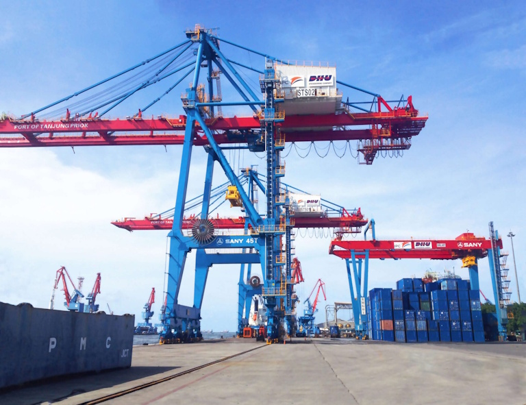 Container crane and cargo handling equiEPMnt maintenance