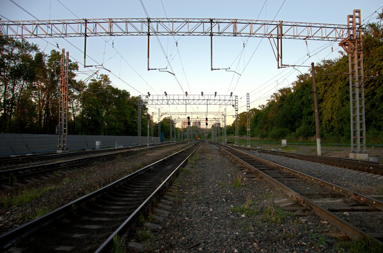 Signalling and overhead line installation